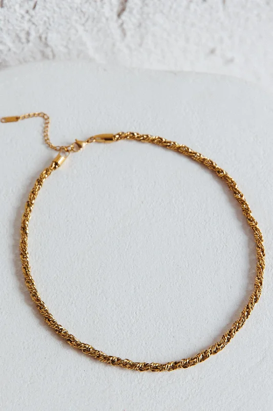 Browse Our Top Products Prana Twist Chain Necklace Gold