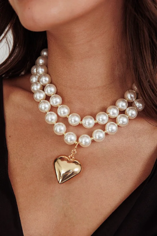 Explore What's New Kerri Large Heart Pearl Necklace Gold