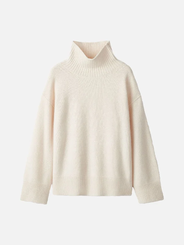 Elegant Fashion Boyfriend Cashmere Turtleneck in Feather White