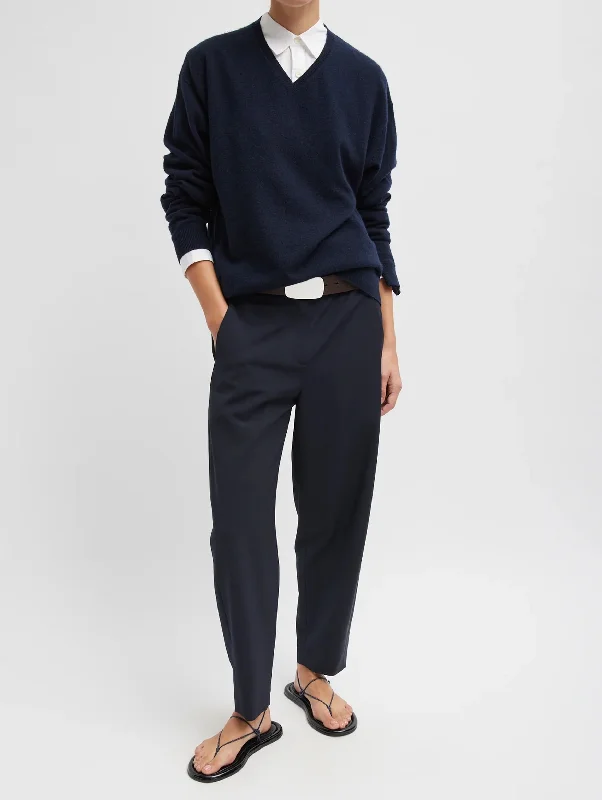 Runway Inspired Wear Washable Cashmere Easy V-Neck Sweater in Navy